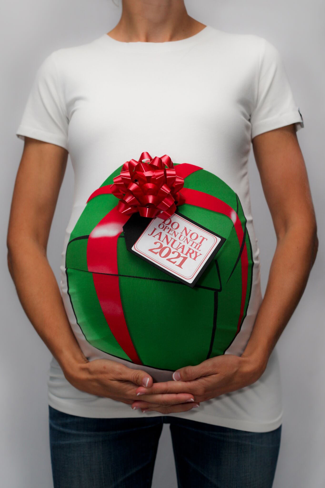Christmas Gift Box Maternity T-Shirt with Due Date Tag